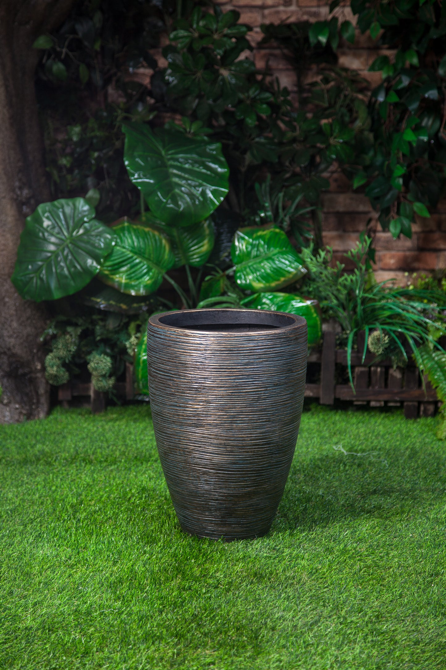 Retro-style flowerpot